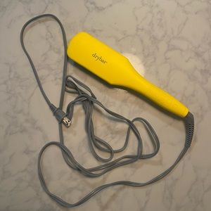 Drybar Brush Crush - heated straightening brush